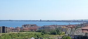 Просторен 3-стаен апартамент с гледка море и планина