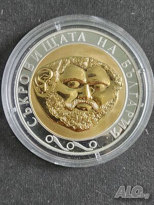 Продавам сребърна монета 10 лева от 2005 година, с частично позлатяване