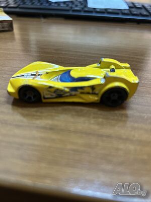 Hot Wheels 2009 Yellow Road Runner Scoopa Di Fuego Looney Tunes 1.64 Малайзия