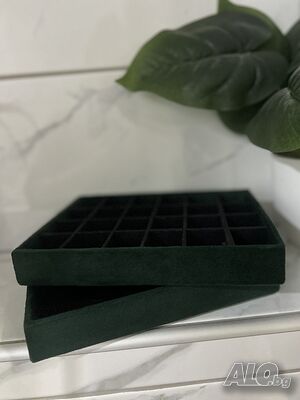 Кутия от зелено кадифе за бижута