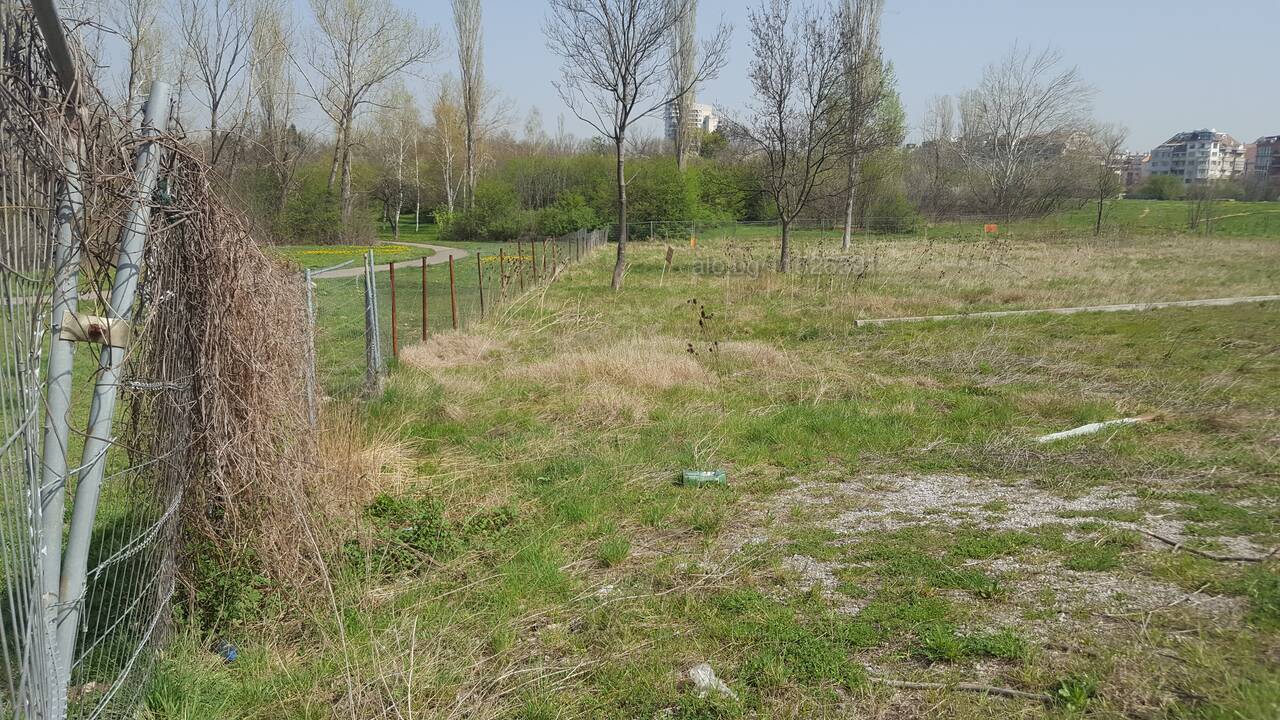 атракционен терен