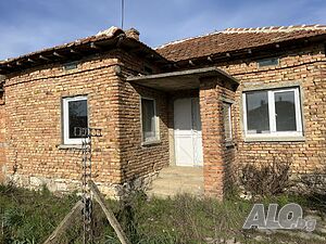 Тухлена къща в село Божурово, община Добрич