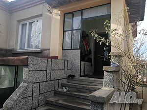 Самостоятелна къща с двор, Руски квартал