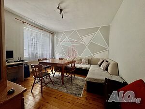 Продажба Етаж от къща гр. Добрич - Център 88m² и двор 175m²