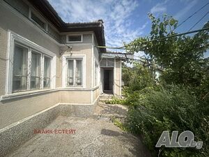 Продажба Къща с. Крушари - с. Крушари 100m² и двор 1300m²