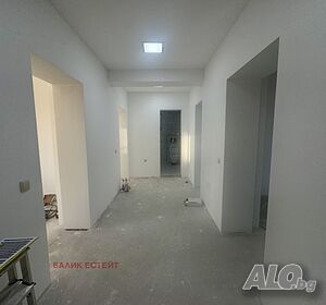 Продажба Етаж от къща гр. Добрич - Христо Ботев 89m² и двор 89m²