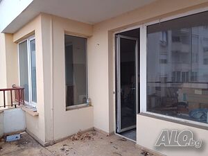 Тристаен апартамент с гараж за продажба в широкия център на Велико Търново