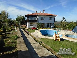 Продава луксозна къща с басейн, барбекю и сауна в с. Арбанаси