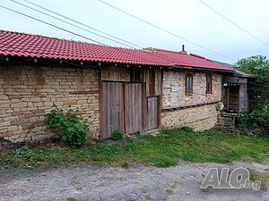 Къща с дворно място в с. Малък чифлик