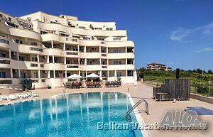 Тристаен апартамент с морски изглед в Sun Breeze Living