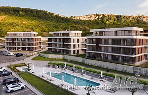 Двустаен апартамент с морска гледка и рядък двоен паркинг - White Coast Hill Residences