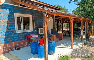 Реновирана селска къща с голям парцел, ферма за аспержи и доходност близо до Каварна