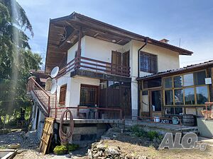 Уютна вила с панорамна гледка в района на гр. Айтос, м. Слънчева Лъка 2, РЗП 108 м2, Двор 980 м2