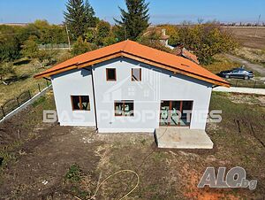Нова Къща с двор в с. Хераково, до София