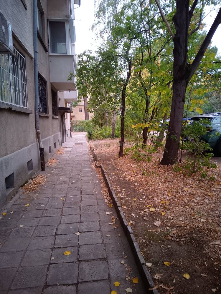 Продава едностаен в жк. Изток