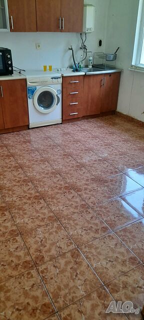 Продаваме етаж от къща в гр. Средец