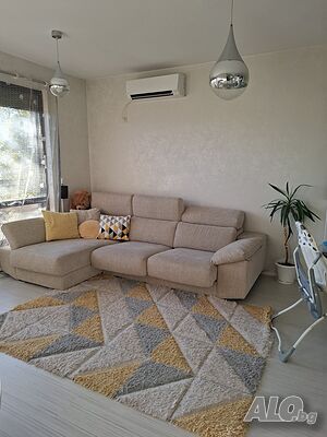 Продаваме тристаен апартамент в ”Лазур”