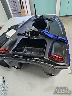 Лодка за захранка KAТАМАРАН V888