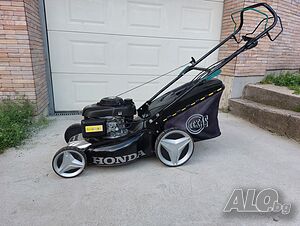 Бензинова самоходна косачка Honda