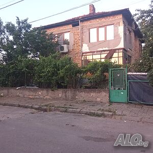 Заменям апартамент от къща в град Нови пазар за имот в град Каспичан