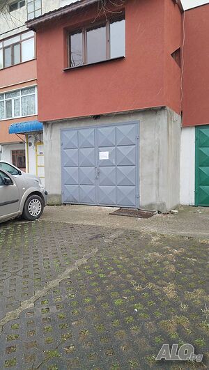 Продавам голям гараж
