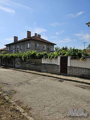 Продавам първи етаж от жилищна сграда в гр. Велики Преслав, обл. Шумен - 87 000 лв.