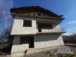 Продава се двуетажна вила в с. Царавец, обл. Добрич, общ. Добрич за 70 000лв!