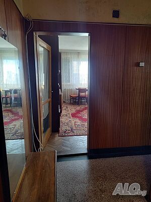 Отдава се 2-ен апартамент към централната част на гр. Добрич - дългосрочно за 250 €