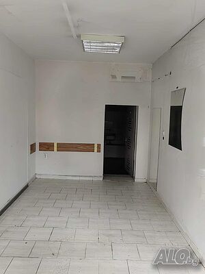 Отдава се помещение под наем в гр. Добрич, център за 200 € на месец