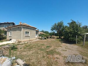 🏡 Продава се къща с голям двор в с. Методиево - само на 13 км от гр. Добрич за 43 000 €