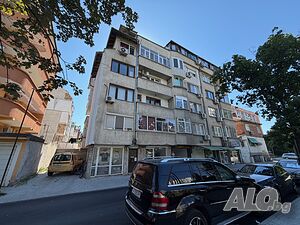 Продава се тристаен апартамент за ремонт с отличен потенциал в Бургас Тристаен апартамент 85 кв.м Тухла 1998 г. 5 етаж Непоследен | Апартаменти | Възраждане Бургас