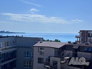 Просторен апартамент с една спалня и изглед към морето в Равда