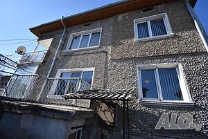 Масивна двуетажна къща 164 кв.м. с 542 кв.м. двор, гр. Банско