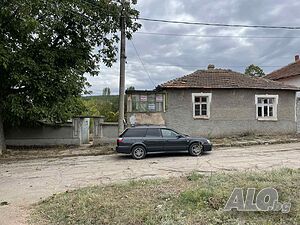 Продава къща в с Орешец, обл Хссково