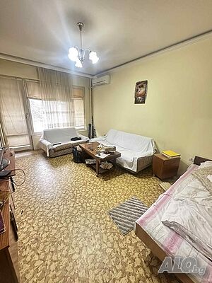 Тристаен апартамент в кв. Кючук Париж срещу р-т Шармант