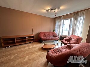 СУПЕР ЦЕНТЪР! Четиристаен апартамент за продажба