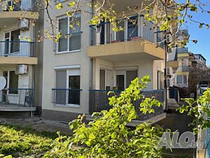 Продавам тристаен апартамент с мазе