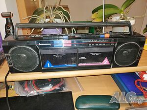 Продавам двукасетъчен радио касетофон VINTAGE INTERNATIONAL AK-21 RADIO STEREO