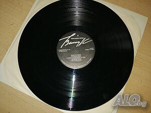 Продавам двоен албум на Владимир Висотцки - 1981 записан от Tec-Art.inc 150Fifth Ave. NYC