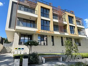 Тристаен апартамент с 2 ПМ в луксозен комплекс