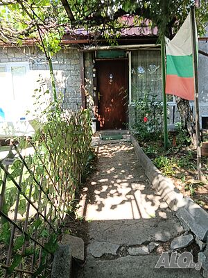 Дава под наем етаж от къща