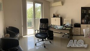 Продажба/Наем Офис/едностаен апартамент в центъра на град Карнобат, над Виваком/