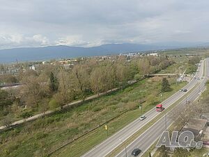 Панорамен апартамент за нощувки с гледка към парк и планини