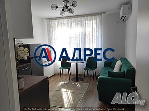 Новообзаведен тристаен апартамент в централната зона на града с включено паркомясто