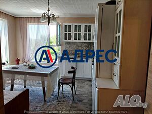 Едноетажна масивна къща с парцел в с. Стоб