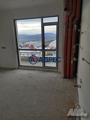Тристаен апартамент в кв. Освобождение