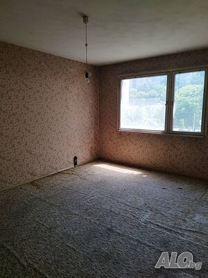 Продава се гарсониера в кв. Струмско