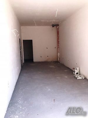 Отдава се под наем магазин в Широк център