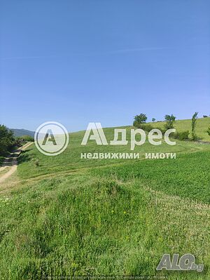 Продава се земеделска земя 4000 кв.м. в с. Изгрев