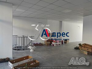 Търговско помещение на две нива в центъра на града